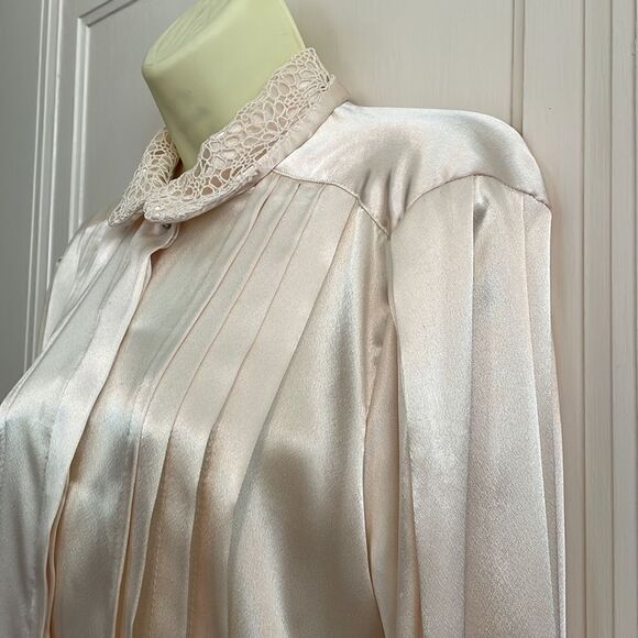Vtg 80s/90s Erena by Irene Koenig cream/ivory polyester blouse with crochet lace - Picture 4 of 9